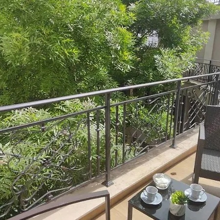 Sapphire Apartment *